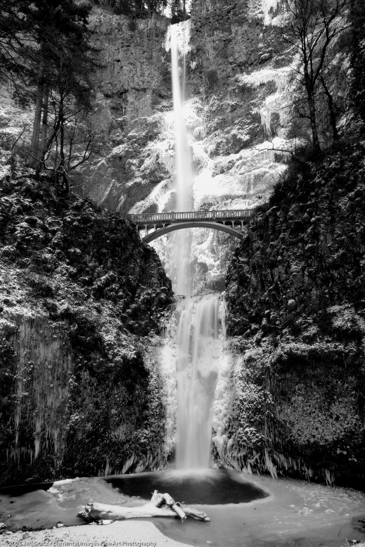 Multnomah Falls in winter |  | OR | USA - © © 2008 Jeff Gracz / Elemental Images Fine Art Photography - All Rights Reserved Worldwide